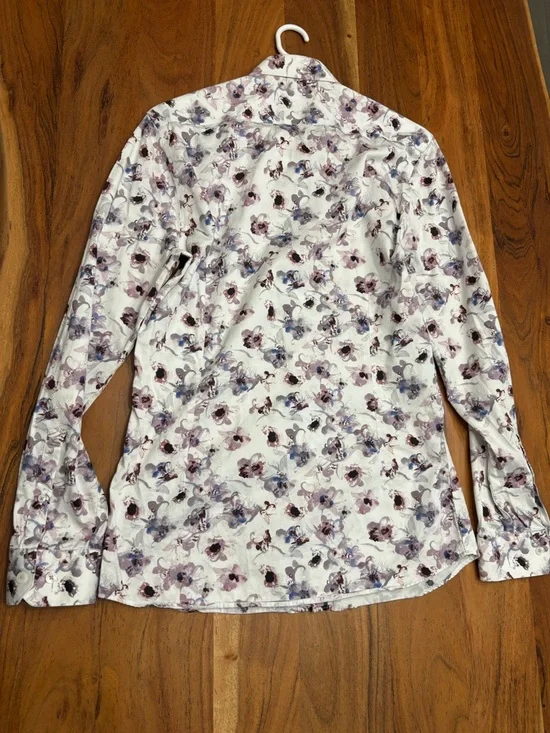 RW&CO. White Floral Dress Shirt with Purple and Blue Accents - Picture 8 of 9